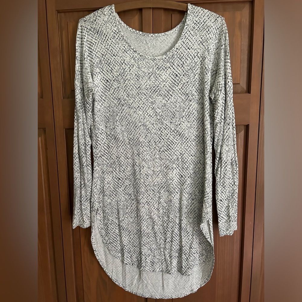 WOMENS APT 9 XS WHITE WITH BLACK DRESS TOP